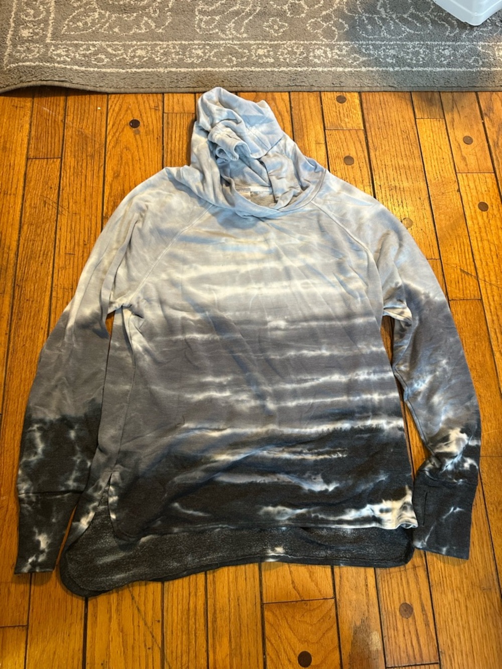 Te Verde Light Gray Hooded Pullover